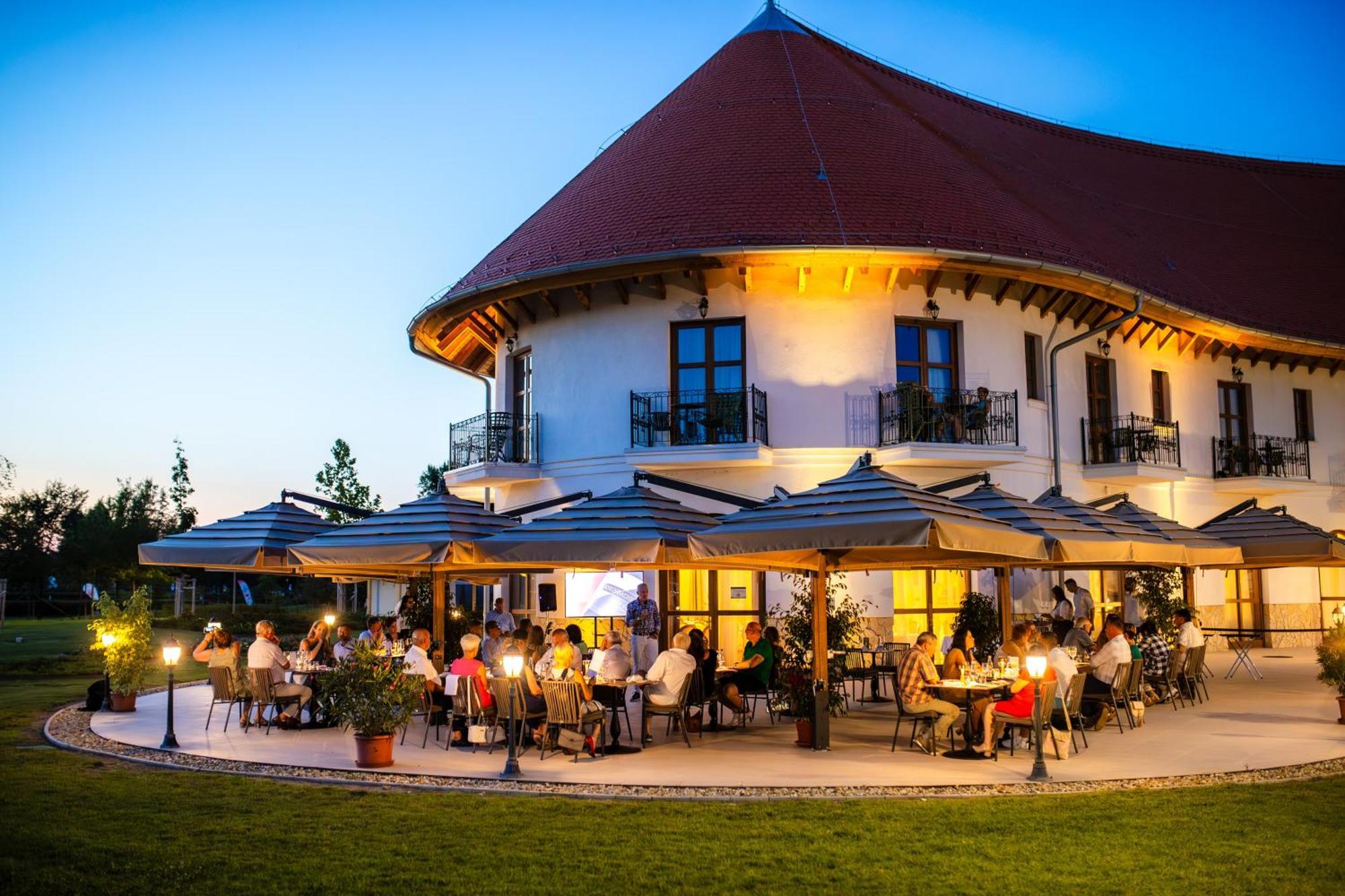 Hungarikum Hotel Lakitelek Εξωτερικό φωτογραφία