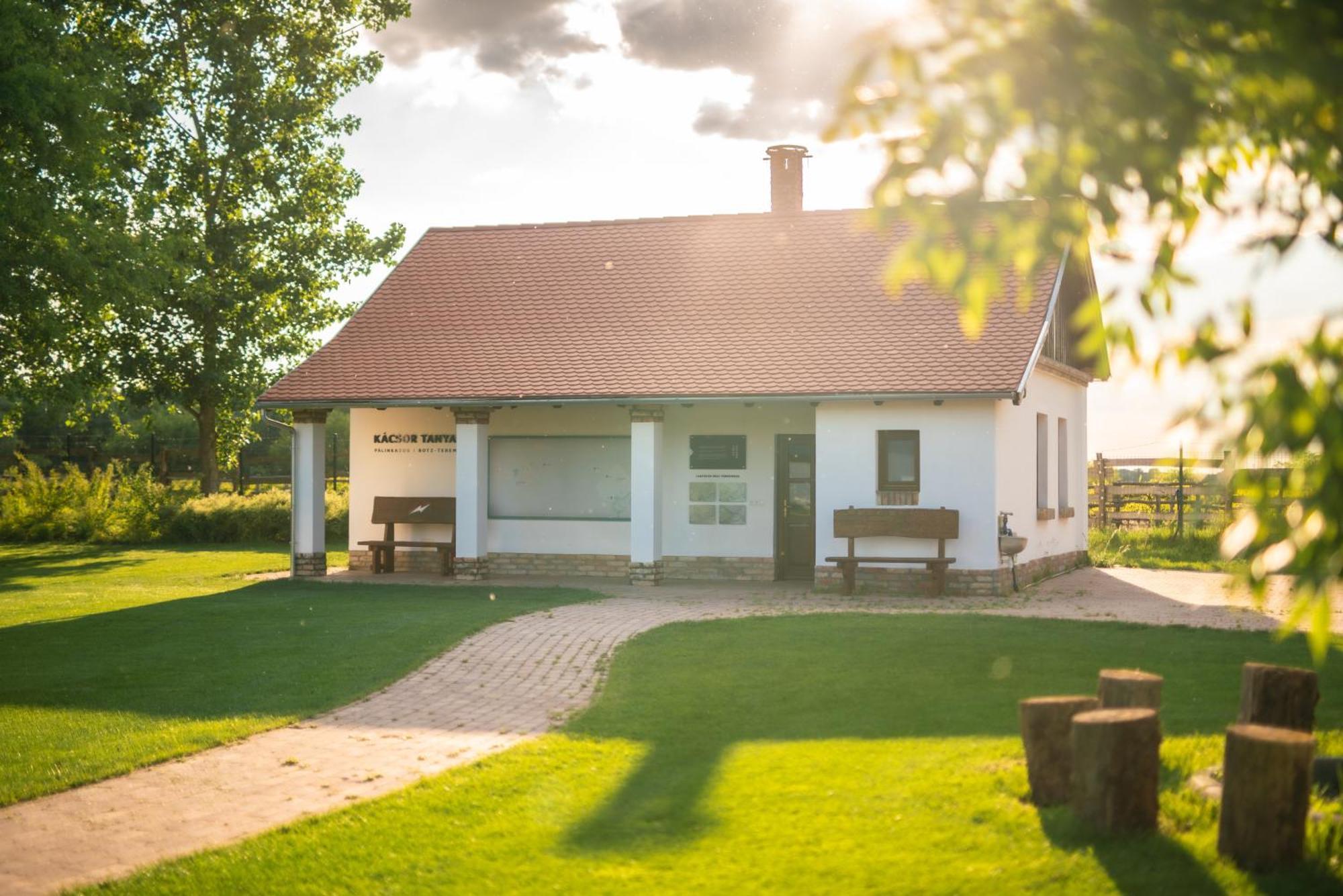 Hungarikum Hotel Lakitelek Εξωτερικό φωτογραφία