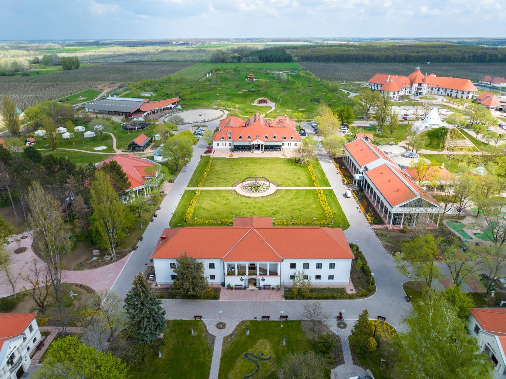 Hungarikum Hotel Lakitelek Εξωτερικό φωτογραφία